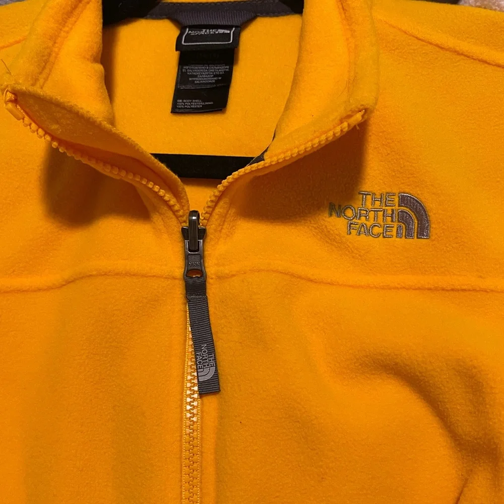 HP🎉🎉🎉- The North Face zip up fleece jacket - Picture 5 of 6